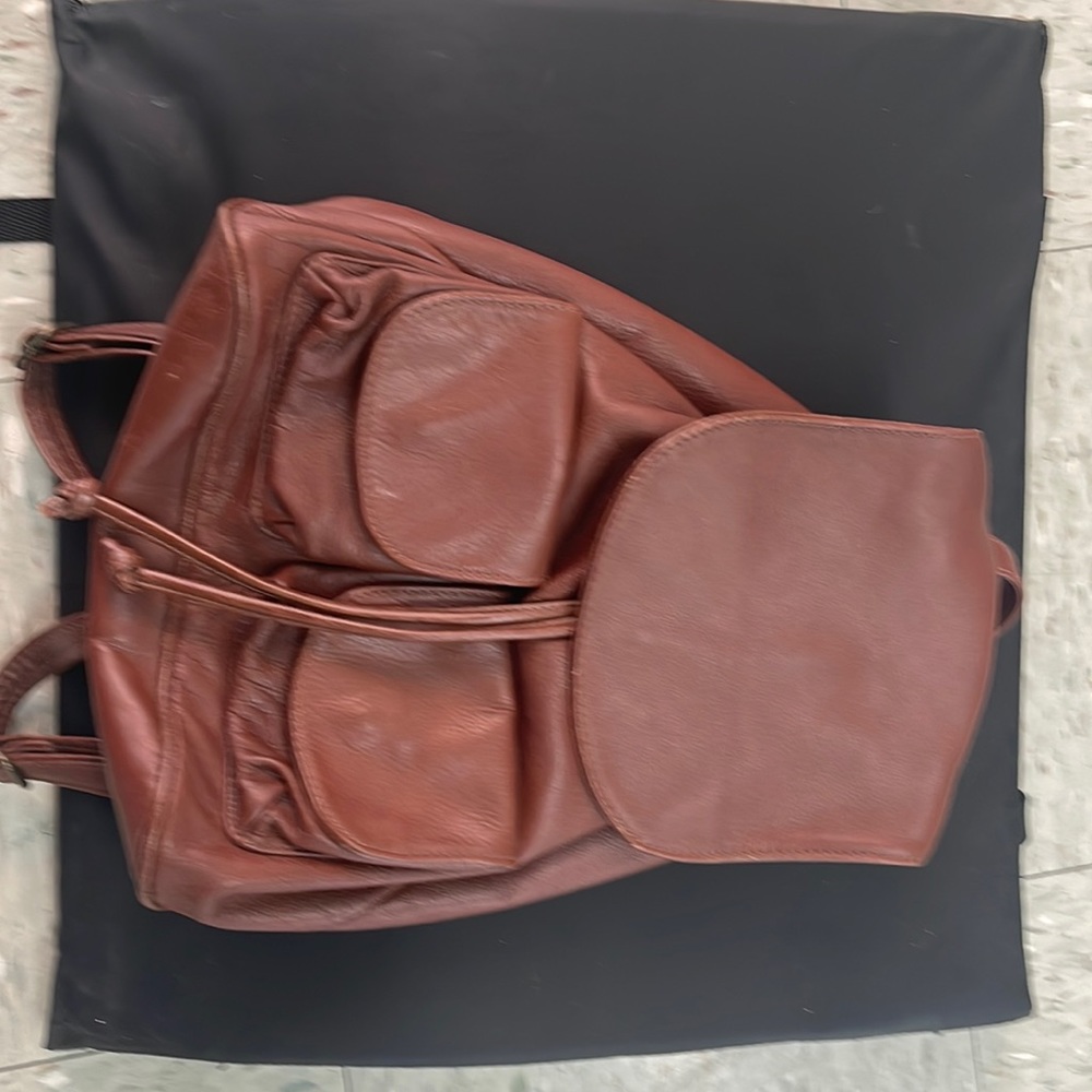 Selling 1 women hand bags